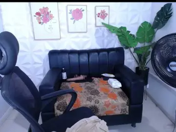 Valentina-mature  live sex cam