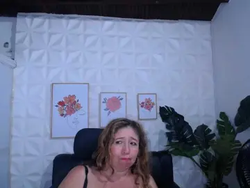 Valentina-mature  live sex cam