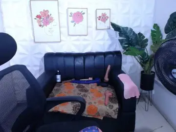 Valentina-mature  live sex cam