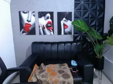 Valentina-mature  live sex cam