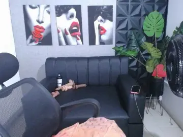 Valentina-mature  live sex cam