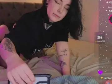 Vivi-Squirrel  live sex cam