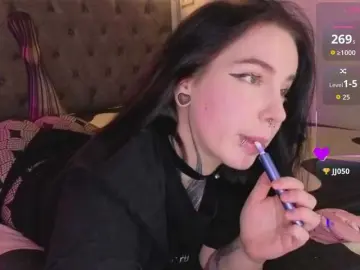 Vivi-Squirrel  live sex cam