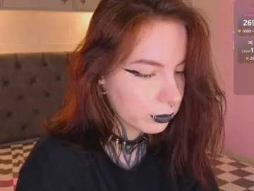 Vivi-Squirrel  live sex cam