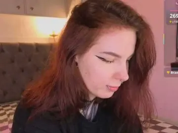 Vivi-Squirrel  live sex cam