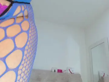 Sashacreamy  live sex cam