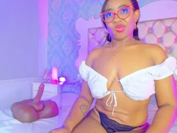 CaseyMoons  live sex cam