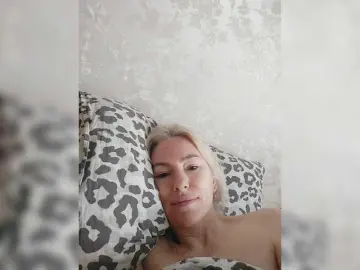 White00Pearl  live sex cam