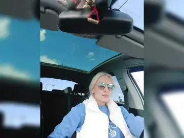 White00Pearl  live sex cam
