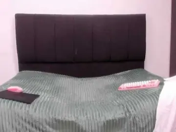 Louise-Mikk  live sex cam