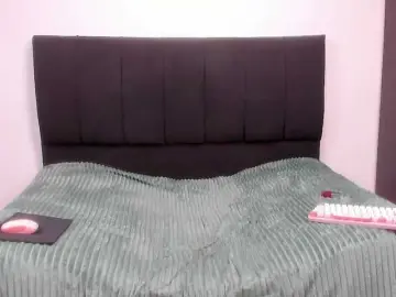 Louise-Mikk  live sex cam