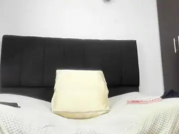 Louise-Mikk  live sex cam