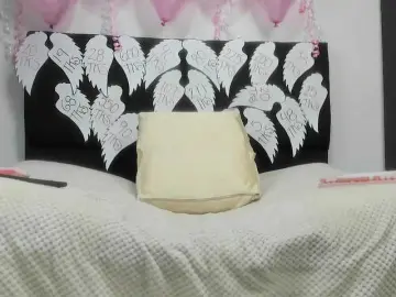 Louise-Mikk  live sex cam