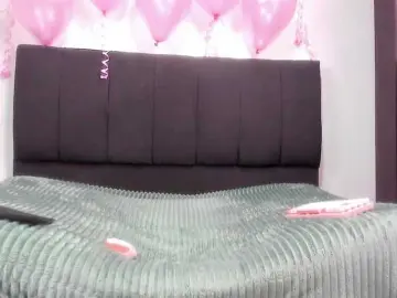 Louise-Mikk  live sex cam