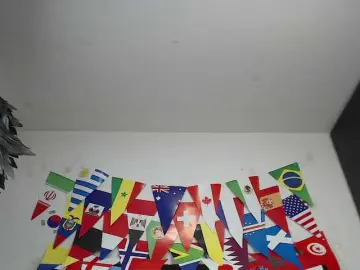 Louise-Mikk  live sex cam