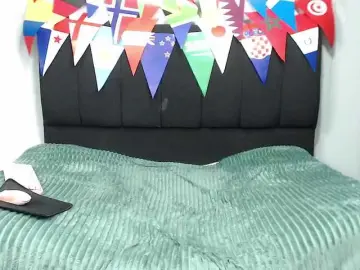Louise-Mikk  live sex cam