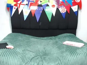 Louise-Mikk  live sex cam