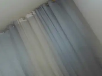 Cyrano-Roxana  live sex cam