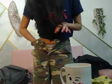 Cyrano-Roxana  live sex cam