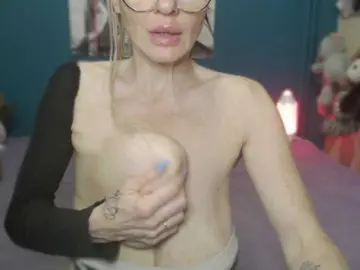 NADINNNE  live sex cam