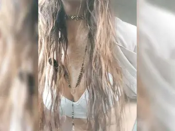 Karolfox  live sex cam