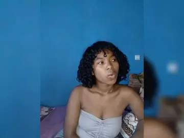 Camilla18  live sex cam