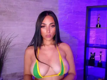 Cupcake-Izzy  live sex cam