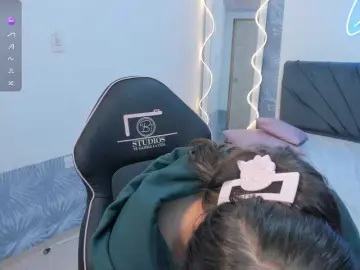 Krysstal-tay  live sex cam