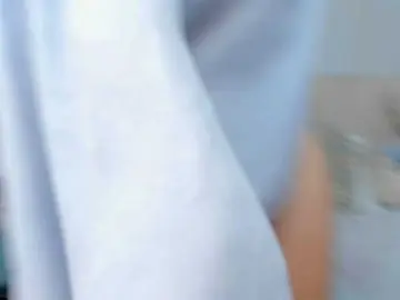 Aprile  live sex cam