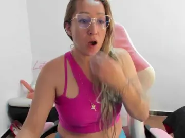 Chrystal85  live sex cam