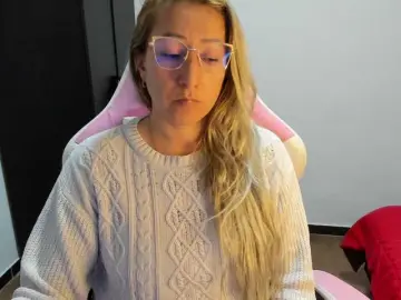 Chrystal85  live sex cam