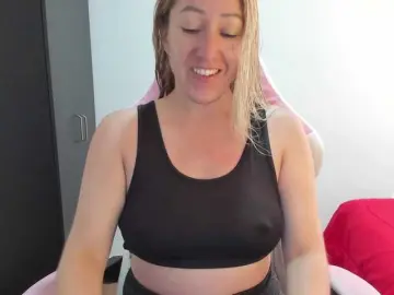 Chrystal85  live sex cam