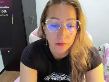 Chrystal85  live sex cam