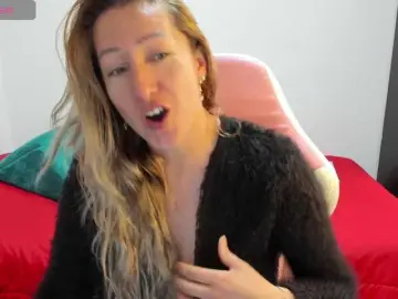 Chrystal85  live sex cam