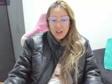 Chrystal85  live sex cam