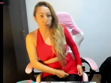 Chrystal85  live sex cam