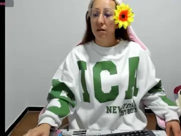 Chrystal85  live sex cam