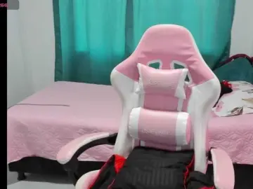Chrystal85  live sex cam