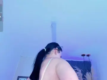 Kittybluuee  live sex cam