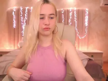 LilElfie  live sex cam