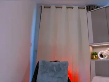 MinaGlow  live sex cam