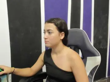 Scarleth18  live sex cam