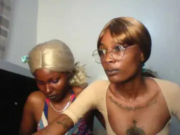 Maleena40  live sex cam