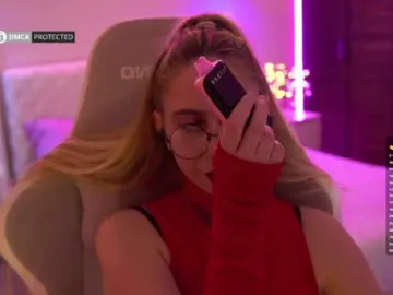 -Light-Fury-  live sex cam