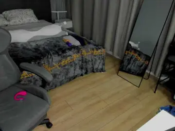 Linda-Zefir  live sex cam