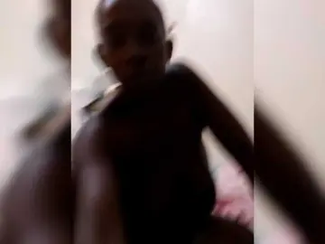 Naughtysarafina  live sex cam