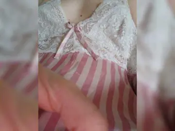Alexi12  live sex cam