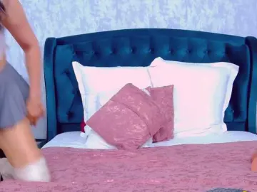 EmmaXXXQueen  live sex cam