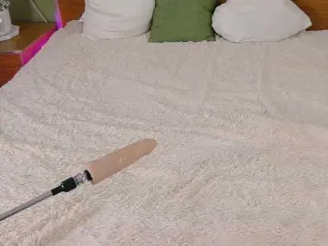 Britneyfox  live sex cam