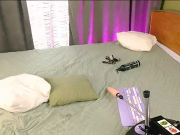 Britneyfox  live sex cam